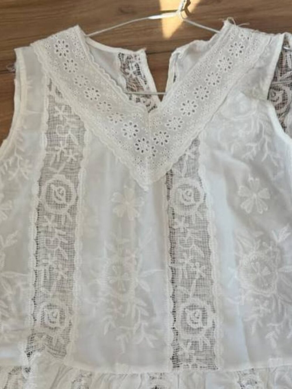 White Lace Sleeveless Dress - Picture 2 of 3